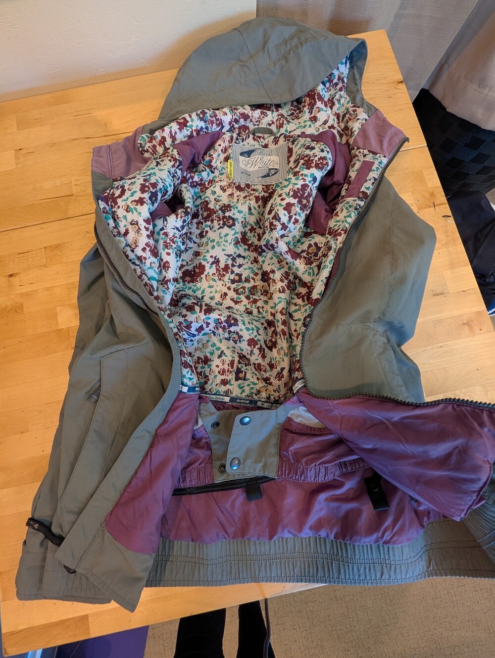 Burton Winter Coat For Snow Fun And Snowboarding - Picture 3 of 16